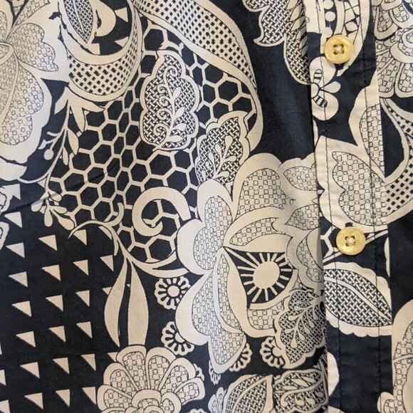 Blue and White Floral Button-Down by *Descendant of Thieves, Dres Ladro. - Picture 4 of 4